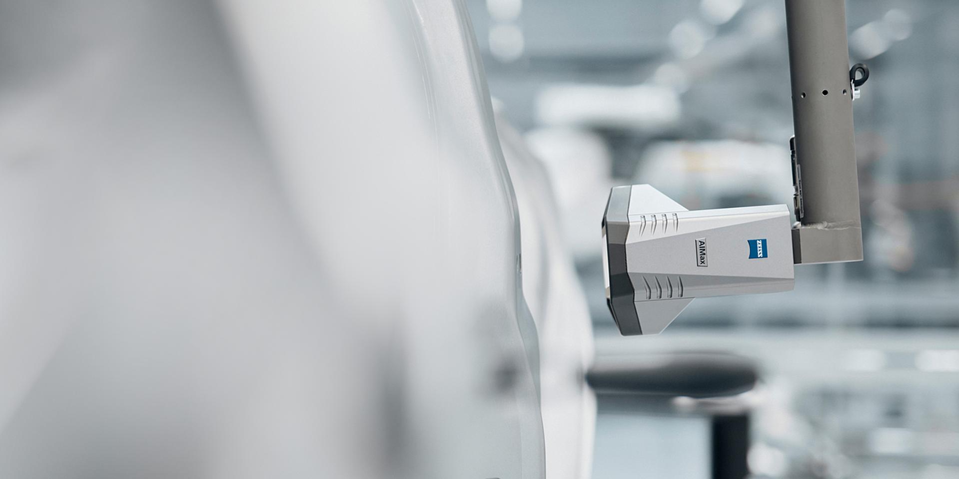 ZEISS AIMax can also be used for position detection and positioning tasks (parts, car bodies) and for robot-based coordinate measuring technology in general.