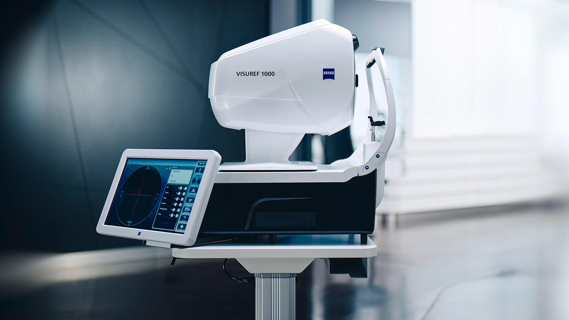Beeld van de ZEISS VISUREF 600 vanaf de zijkant.