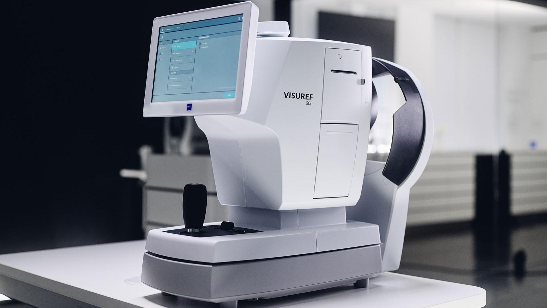 Beeld van de ZEISS VISUREF 600 vanaf de zijkant.