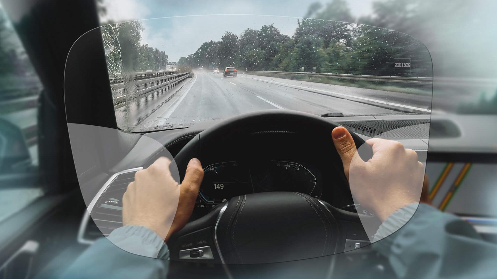 Visualisatie van ZEISS DriveSafe Individual progressieve glazen. De afbeelding toont het zicht door de brillenglazen. 