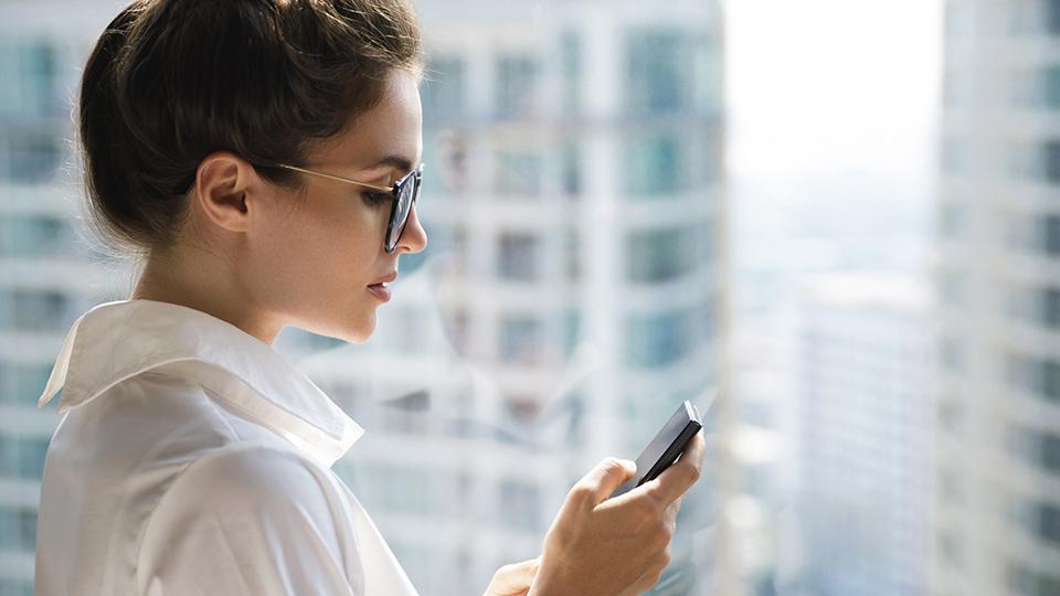 Tegenwoordig is op een smartphone kijken haast net gewoon als ademhalen.