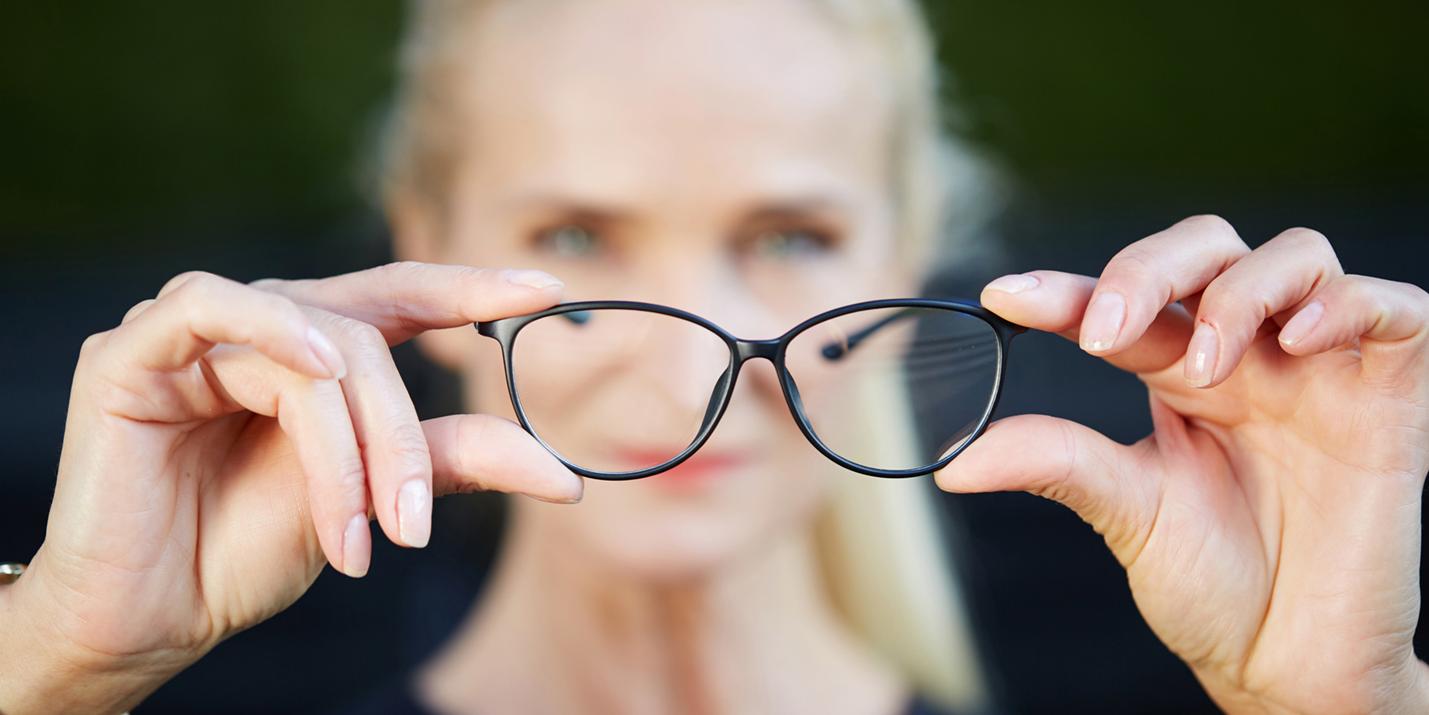 Te hoge of te lage sterkte, slecht gecentreerde glazen: welk effect hebben de verkeerde brillenglazen op uw ogen?