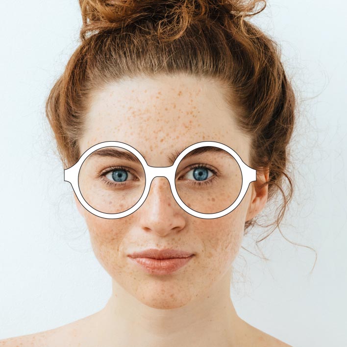 Jonge vrouw draagt een geïllustreerde bril met metingen van de brillenglazen, van een rond montuur naar een kattenoogmontuur naar een vierkant montuur terwijl de metingen worden aangepast.